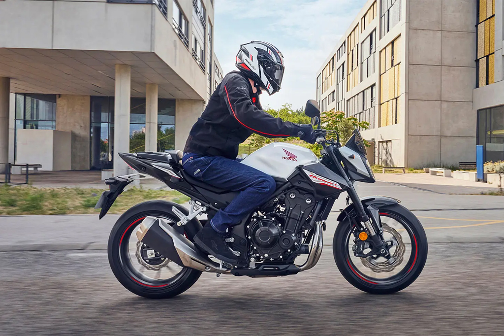 Honda CB 500 Hornet 2026: O Renascimento de uma Lenda que Combina Desempenho, Agilidade e Estilo Urbano na Honda Levesa!